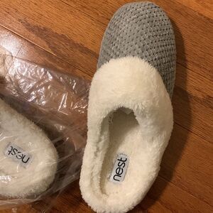 Nest house slippers Size 11-12 RUN SMALL (more like size 9)